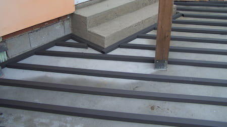 Stavba a montáž terasy z WPC prken dřevoplastových